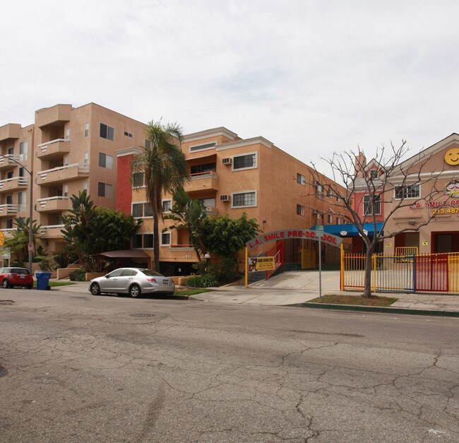 411 S Berendo St in Los Angeles, CA - Building Photo - Building Photo