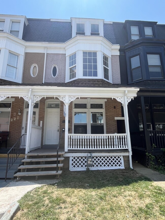 property at 714 W Poplar St