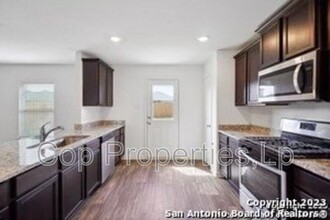 3111 Jackson Smt in Converse, TX - Foto de edificio - Building Photo