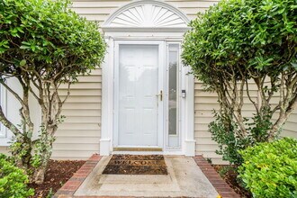 625 Creekwood Dr in Chesapeake, VA - Building Photo - Building Photo