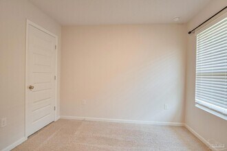 7328 Lakeside Oak Ct in Bellview, FL - Building Photo - Building Photo