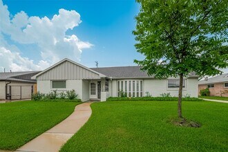 4115 Mischire Dr in Houston, TX - Building Photo - Building Photo