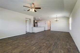 401 Cassandra Dr in Hutto, TX - Building Photo - Building Photo