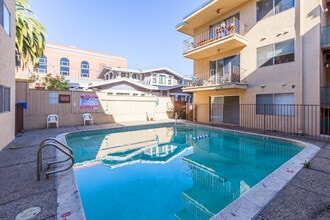 345 MacArthur in Oakland, CA - Building Photo - Building Photo