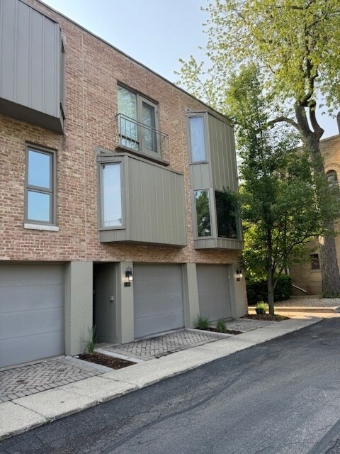 132 Percy Julian Square in Oak Park, IL - Building Photo