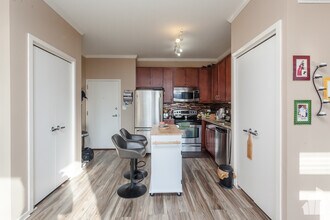 1 E 8th St, Unit 505 in Chicago, IL - Building Photo - Building Photo