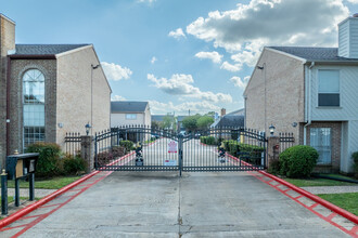 Beverly Village Townhomes in Houston, TX - Building Photo - Building Photo