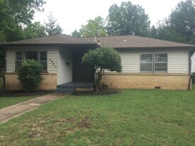 4927 S Quincy Ave in Tulsa, OK - Building Photo