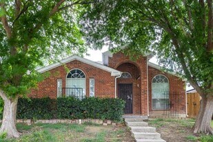 7133 Amber Dr in Dallas, TX - Building Photo