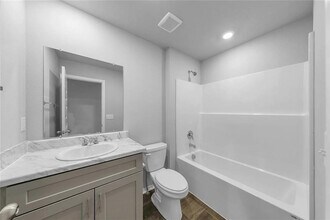 3406 SW Endearment St in Bentonville, AR - Foto de edificio - Building Photo