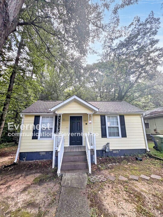 747 Gary Rd NW in Atlanta, GA - Building Photo