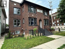 1094 Lincoln Rd in Windsor, ON - Building Photo