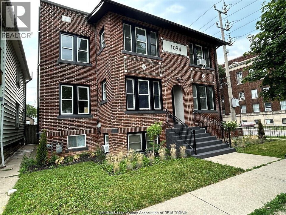 1094 Lincoln Rd in Windsor, ON - Building Photo