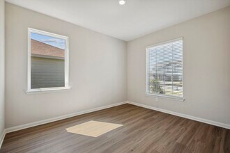 335 Kingston Wy in Waller, TX - Building Photo - Building Photo