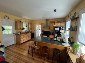 274 Prospect St, Unit 2 in Northampton, MA - Foto de edificio - Building Photo