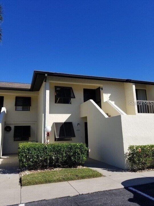 4543 Longwater Chase in Sarasota, FL - Building Photo