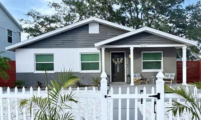 property at 6220 Interbay Ave