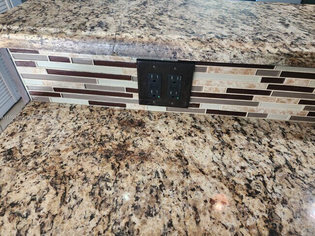 537 N University Dr in Plantation, FL - Building Photo - Building Photo