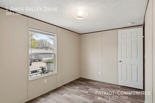 1 Amos Valley Dr in Springfield, IL - Building Photo