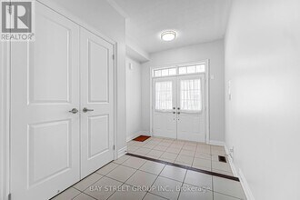 60 Mohandas Dr in Markham, ON - Building Photo - Building Photo