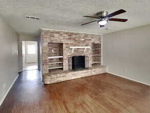 4315 Sloangate Dr in Spring, TX - Foto de edificio - Building Photo