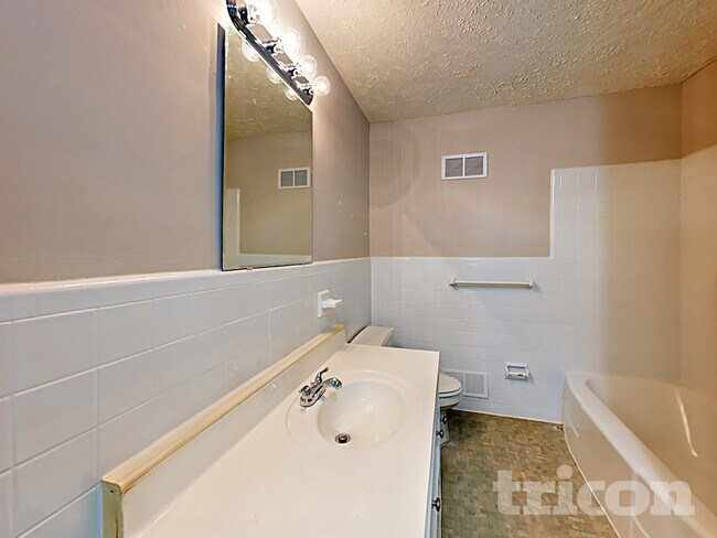 1122 Paramount Cir in Gastonia, NC - Foto de edificio - Building Photo