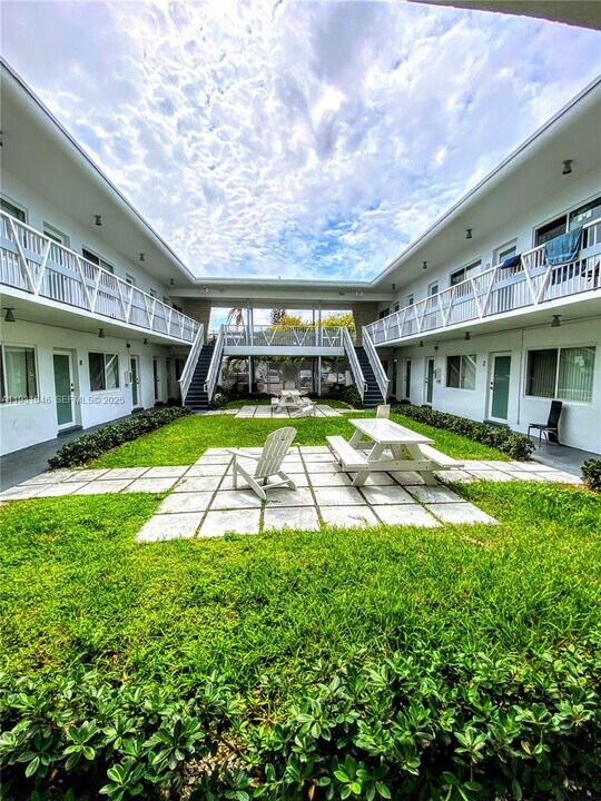 7291 Gary Ave in Miami Beach, FL - Foto de edificio