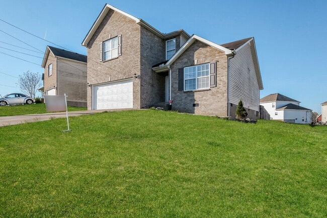 172 Lyndhurst Dr in La Vergne, TN - Building Photo - Building Photo