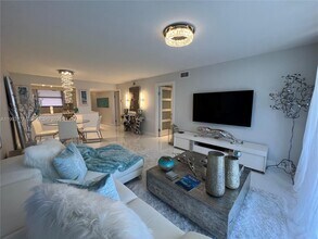 1266 S Military Trail in Deerfield Beach, FL - Building Photo - Building Photo