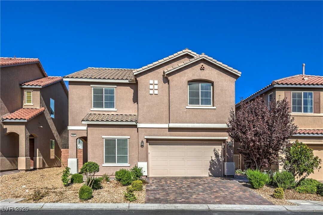 5647 Colante Falls Dr in Las Vegas, NV - Building Photo