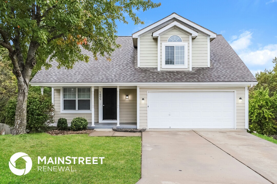 1495 NW Yankee Dr in Blue Springs, MO - Building Photo