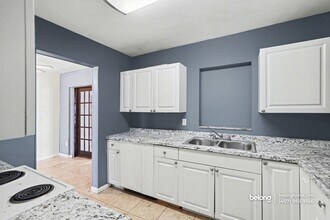 865 Canada St NE in Palm Bay, FL - Foto de edificio - Building Photo