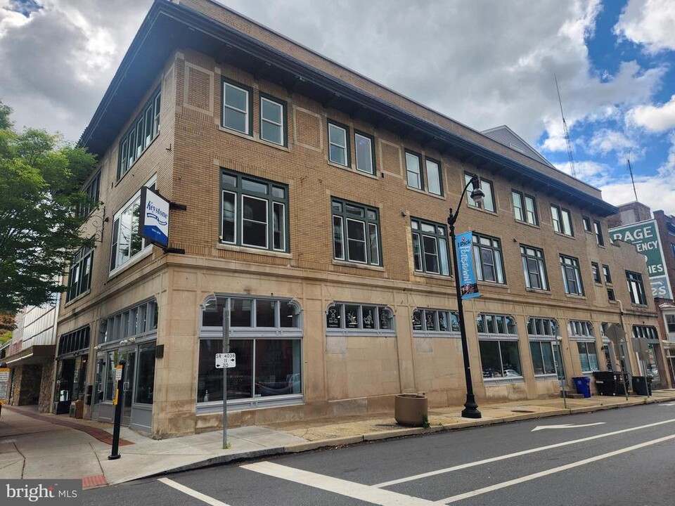 200 E High St in Pottstown, PA - Building Photo