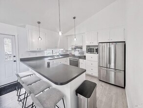 620 Amaranth Blvd, Unit 5 in Mill Valley, CA - Building Photo - Building Photo