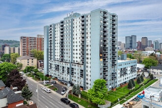 Wellington Place in Hamilton, ON - Building Photo - Building Photo