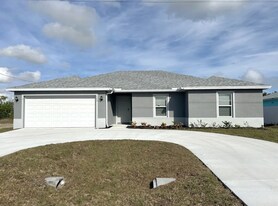 509 SE 7th St in Cape Coral, FL - Building Photo