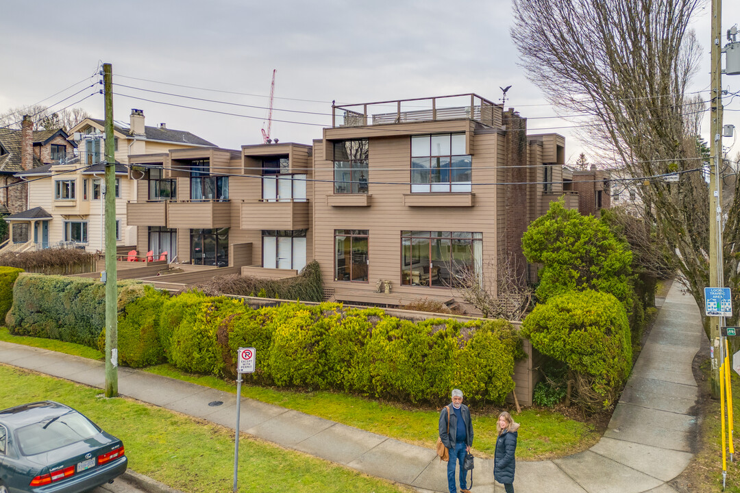 1000 Cypress St in Vancouver, BC - Building Photo