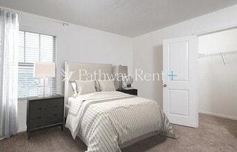 1074 Large Poppy Dr in La Vergne, TN - Building Photo - Building Photo