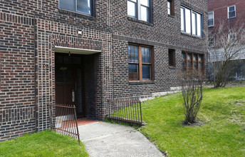 5856 Alderson St in Pittsburgh, PA - Building Photo - Building Photo