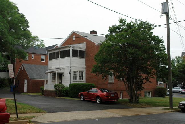 Woodland Apartments in Arlington, VA - Building Photo - Building Photo