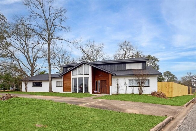 property at 224 Lee Ln