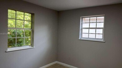 14180 NW 22nd Ave in Opa Locka, FL - Foto de edificio - Building Photo