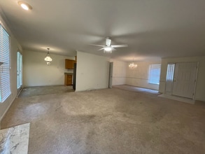 1007 Loganberry Ct in Fuquay Varina, NC - Building Photo - Building Photo