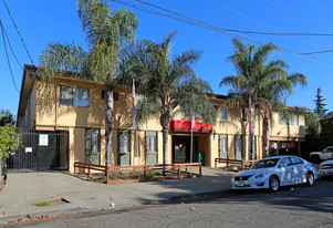Casa Grande Village in Oakland, CA - Building Photo