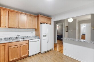 8884 Steven Dr in Des Plaines, IL - Building Photo - Building Photo