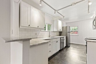 3215 SE 53rd Ave in Portland, OR - Building Photo - Building Photo