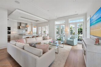 982 9th Ave S in Naples, FL - Building Photo - Building Photo