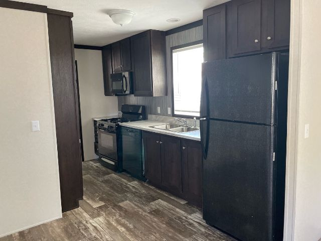 39 Armstrong Ave in Flushing, MI - Building Photo