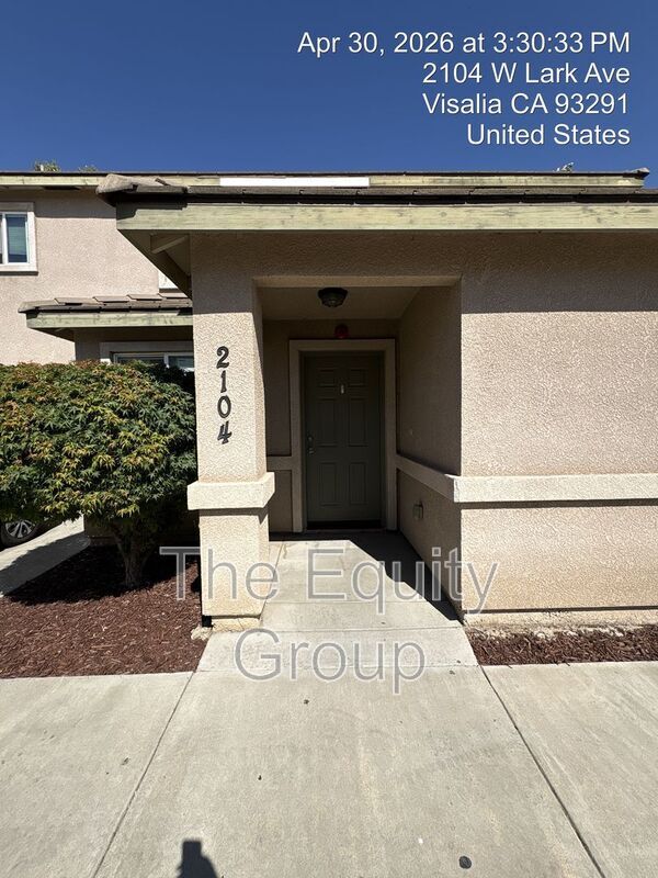 2104 W Lark Ave in Visalia, CA - Building Photo - Building Photo