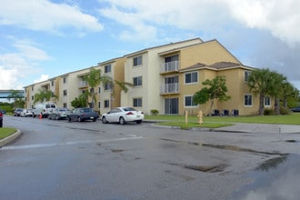 Ernie Martin Villas in Miami, FL - Building Photo - Building Photo